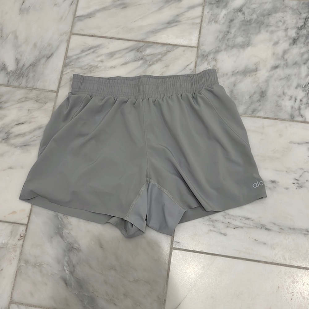 ALO Light Gray 5” Shorts Size Small